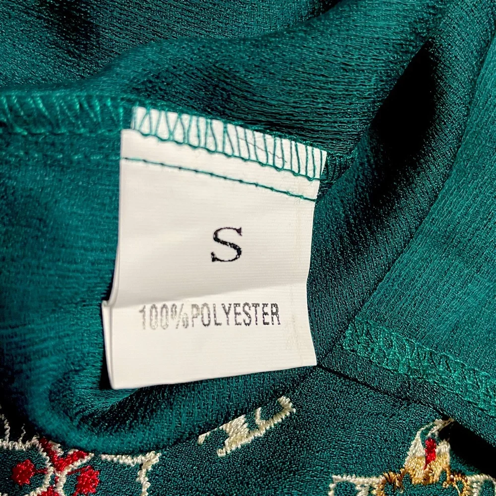 NWOT Boutique Top Green Embroidered Beautiful Adult Small - Picture 2 of 4